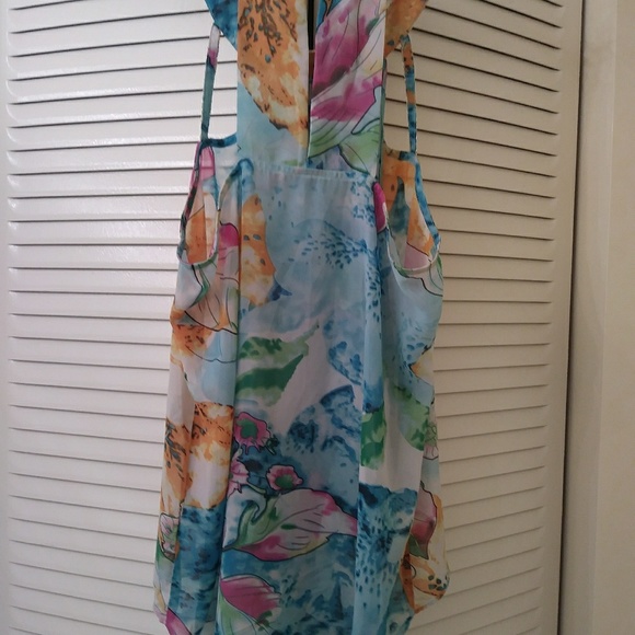 🌹Bundle any Ladies top with a rose 3 for $30 - Picture 3 of 4